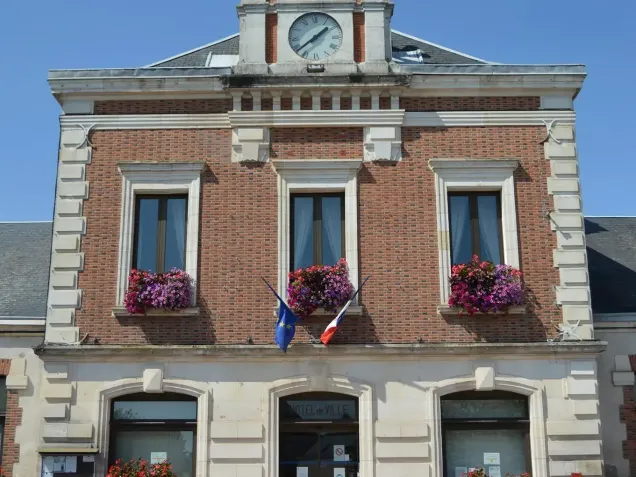 Façade d'entrée Mairie de Ladon